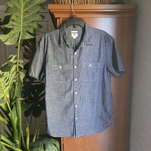 Old Navy Men's Denim Blue Casual Button Down Shirt W/White Buttons & Stitching
